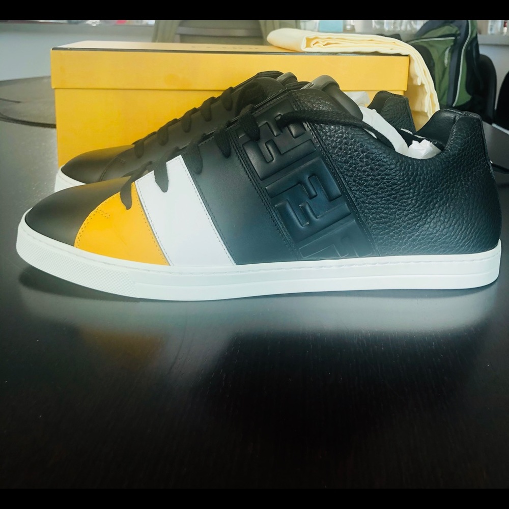 Fendi Sneakers sz9